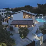 Villa Forest Bay Near Pula For 8 People - Only 300 Meters From The Beach