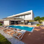 Luxury Villa Eleven Near Rovinj For 10 Persons Only 4 Km From The Beach