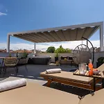 Costa Deluxe