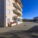 Apartments With A Parking Space Liznjan, Medulin - 21802