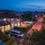 Villa Sunset With Sea View For 6 Persons Near Novigrad