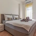 Apartment Rok 1 By Interhome