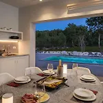 Villa Vines, Modern Luxury In Serene Seclusion