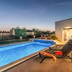 Villa Desiree By Villa Plus
