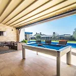 Villa Desiree By Villa Plus
