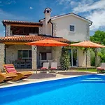 Gorgeous Villa In Novigrad With Private Pool