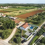 Villa Mit Privatem Pool, Klima, Wlan, Bbq In Der Naehe Vom Meer