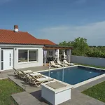 Villa Mit Privatem Pool, Klima, Wlan, Bbq In Der Naehe Vom Meer