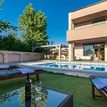 Villa Nika