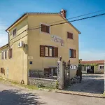 Preiswerte Und Schoene Ferienwohnung Mit Pool, Wlan, Terrasse Und Grill