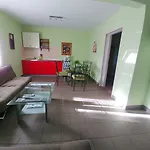 Ferienwohnung Mit Grossem Pool Nur 500 Meter Bis Zum Kieselstrand Mit Klima, Wlan, Terrasse, Grillplatz