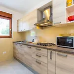 Schoene Ferienwohnung Nur 500 Meter Bis Zum Strand Mit Kueche, Bad, Klima, Wlan, Terrasse, Grill