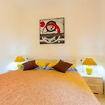 Ferienwohnung Nur 500 Meter Bis Zum Kieselstrand Mit Kueche, Klima, Wlan, Haustiere Erlaubt