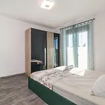 Luxurioese Villa Mit Privatem Pool Und Sonnenterrasse