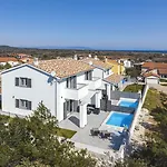 500 Meter Zum Strand Mit Privatpool, Meerblick, Wlan