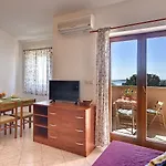Apartment Malvazija