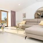 Wonderful Villa Mattuzzi With Private Pool Near The Town By Wiibuk