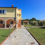 Large Villa Ska With Amazing Private Pool Near The Beach And Town By Wiibuk