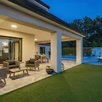 Special Offer! New Luxury Apartment With Pool, Fitness, Outdoor Bar&Grill
