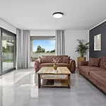 Special Offer! New Luxury Apartment With Pool, Fitness, Outdoor Bar&Grill