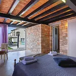 Charming Villa With Heated Pool Near Rovinj