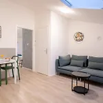 Loft With 2 Bedrooms - Historical District