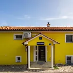 Seaview House Helena Apartments - Happy Rentals
