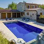 Villa Nonna Lucia In Kuberton - Haus Fuer 6 Personen