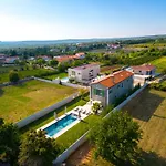 Villa Linnelle Seaview- Rovinj, Heated Pool