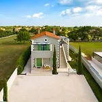Villa Linnelle Seaview- Rovinj, Heated Pool