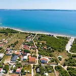 Teuta Apartments - A Beach And A Sea View