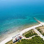 Teuta Apartments - A Beach And A Sea View