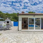 Holiday Home Villa Dina By Interhome