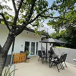 Cozy Studio Apartment With Terrace + Free Parking