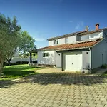 Modern Villa In Pula With Pool And Parking