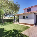 Modern Villa In Pula With Pool And Parking