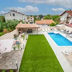 Gorgeous Apartment In Medulin With Wifi