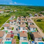 Villa Sunsea With Heated Pool