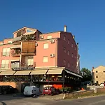 Lungo Mare Apartment With Terrace
