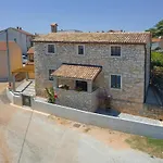 Villa Tonin - House For 6 Guests With Backyard, Pool And Whirlpool In Marcana Istria, Ferienhaus Istrien
