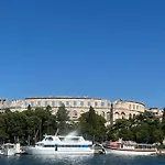 Lungo Mare Apartment With Terrace