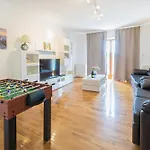 Family Friendly Villa With Pool And Garden