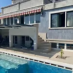 Villa Arena - Pool Table, Table Tennis, Darts & More