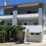 Apartman Tomki - Modern, Refurbished 2 Bedroom Apartment - 4 Guests