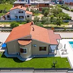 Casa Lumi