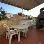 Apartments With A Parking Space Peroj, Fazana - 2234