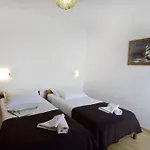 Geraeumige Wohnung In Der Naehe Des Zentrums Von Umag