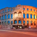 Villa Nata In Pula - Haus Fuer 8-10 Personen