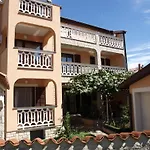 Appartement In Fazana Mit Moebliertem Balkon