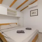 Apartments For Families With Children Vinkuran, Pula - 22314